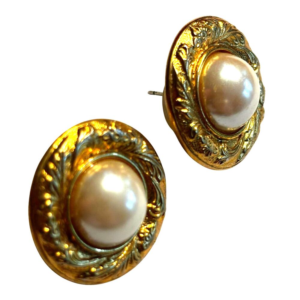 Vintage 1980’s pierced earrings classic career gold rounds & faux pearl centers